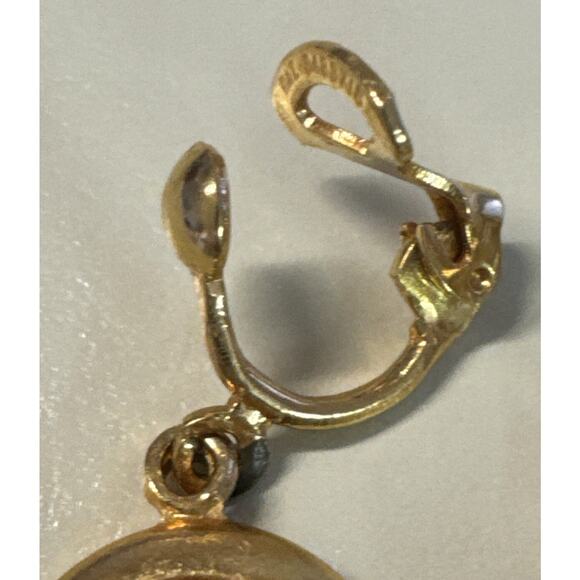 Cameo Dangling Goldtone Clip-On Earrings VINTAGE Pat 8189715 1/4" Cameo - Picture 3 of 5